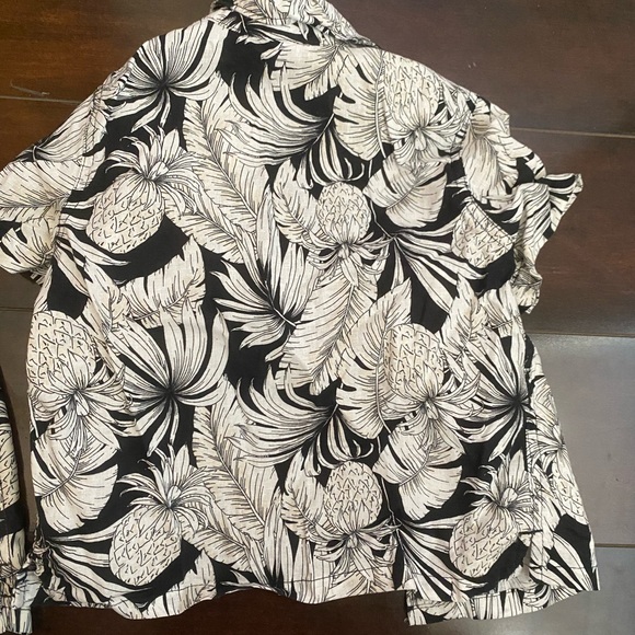 Old Navy Toddler Swim Suit Set - Picture 7 of 7